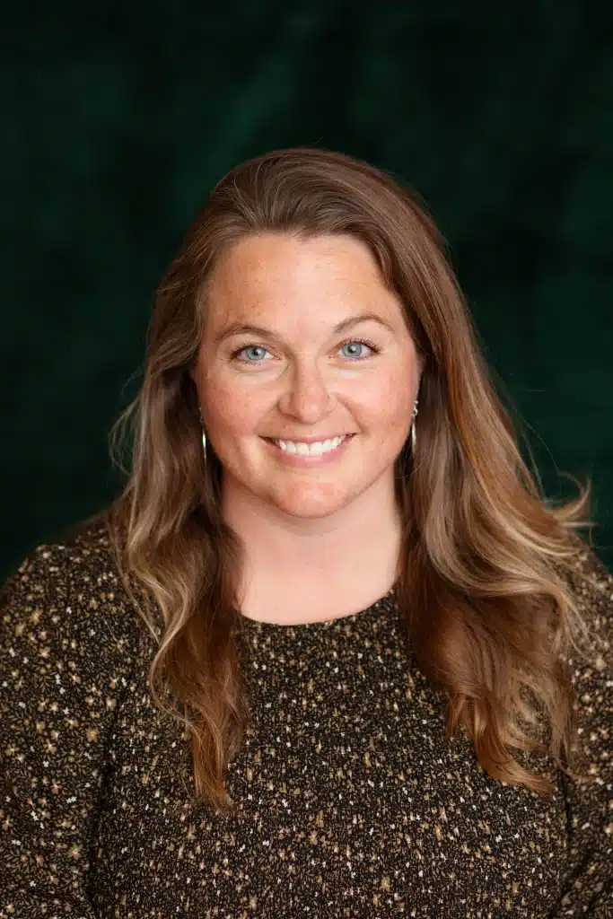 Amanda Morneault Headshot